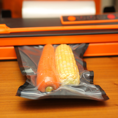 Sacos seladores a vácuo plásticos personalizados pretos rolos com relevo para cozinha embalagens de alimentos